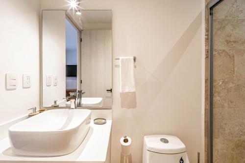 Lux 2 BD with Balcony Rooftop Pool in Aldea Zama - image 4