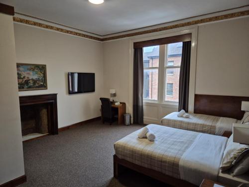 Douglas Hotel