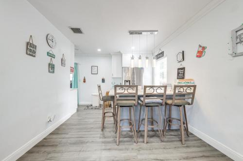 4 Mi to Fort Lauderdale Beach Dog-Friendly Home! in Fort Lauderdale, USA