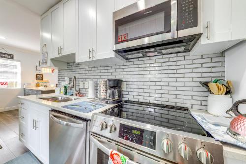 4 Mi to Fort Lauderdale Beach Dog-Friendly Home! in Fort Lauderdale, USA
