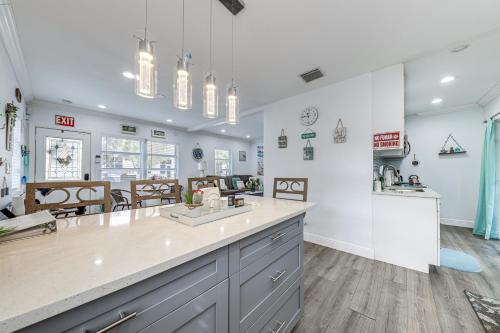 4 Mi to Fort Lauderdale Beach Dog-Friendly Home! in Fort Lauderdale, USA