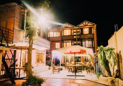 Las Tholas Hotel — hotel in Avenida Ferroviaria # 720, Uyuni BO, 8130