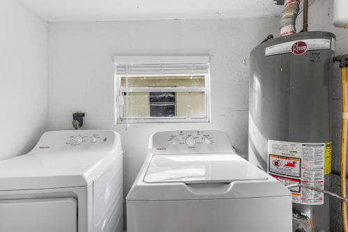 Remodeled 3 bed 1 bath Home Near Beach with Game Room! in Fort Pierce, USA