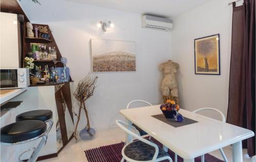 virtuve, Three-Bedroom Holiday Home In Opuzen in Opuzen