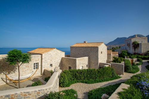 609380598 BASSA MAINA Villas & Suites