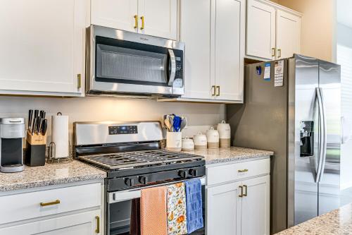 5 Mi to Fort Harrison Home with Pool Access!