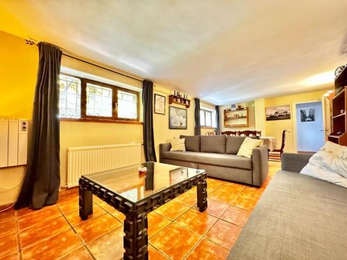 Rural apartment with direct access to the pool