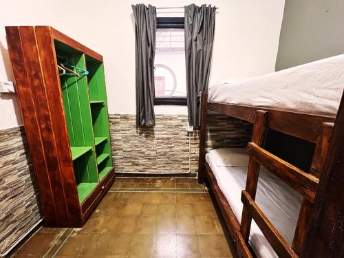 Small Twin Room image 4