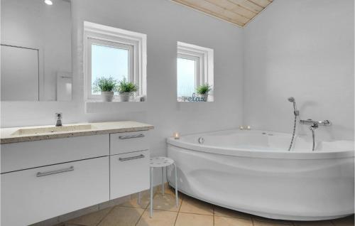 Bany, Holiday Home Ejstrupholm With Hot Tub Xiv in Ejstrup
