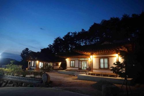 Lee Cho Hanok - Фото 1