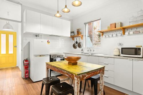 Eclectic Artist Escape in the Heart of Enmore - image 8