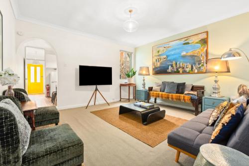 'Enmore Lane' A Central Eclectic Artist Escape - image 14