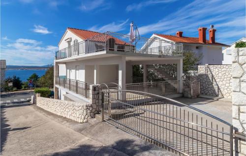Úszómedence, 2 Bedroom Cozy Apartment In Dramalj in Dramalj