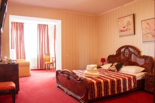 Renesance Hotel - image 30