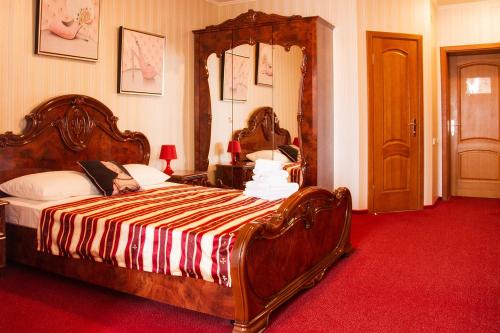 Renesance Hotel - image 35