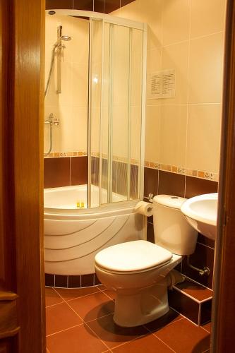 Renesance Hotel - image 36