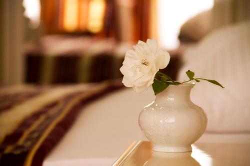 Renesance Hotel - image 40