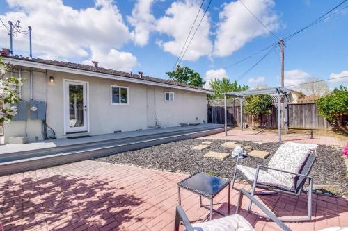 MJ Cozy 2B1B Duplex AC Walk to Shopping 1891