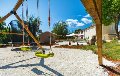 ทัศนียภาพภายนอกโรงแรม, Villa Stora Kuca with private pool in สเวติบาตูล