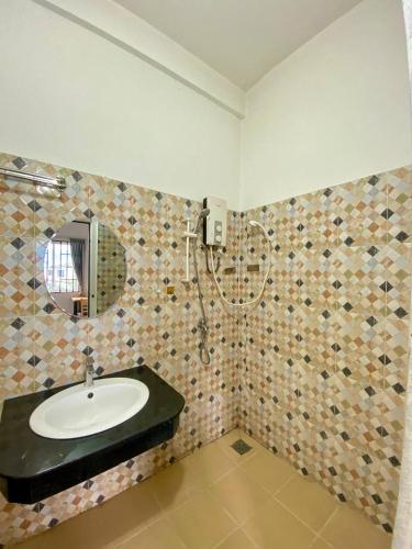 HMH Apartment 19 - image 4