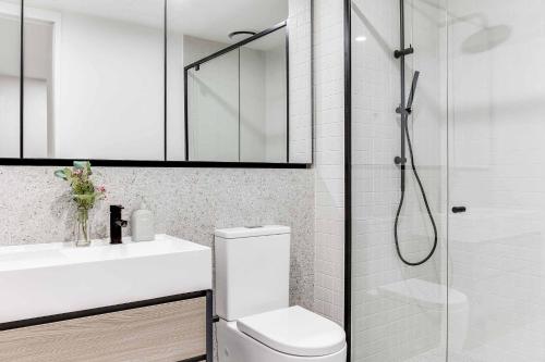 Two-Bedroom Apartment (Queen and 2 Singles) image 1