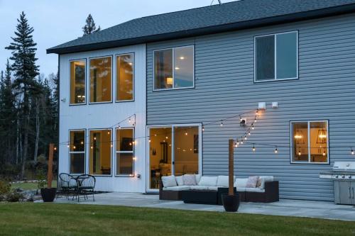 Luxury Riverfront Estate いの in Chena (AK)