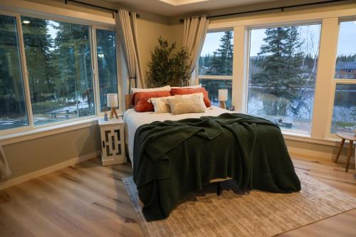 Luxury Riverfront Estate いの in Chena (AK)