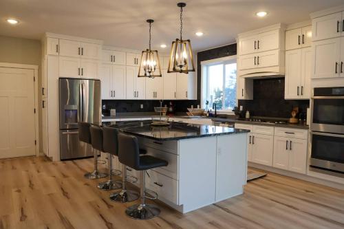 Luxury Riverfront Estate いの in Chena (AK)