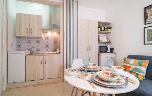 Cocina, Amazing Apartment In Carmona With Wifi in Carmona