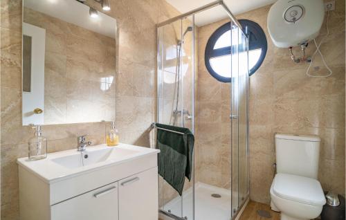 Baño, Amazing Apartment In Carmona With Wifi in Carmona