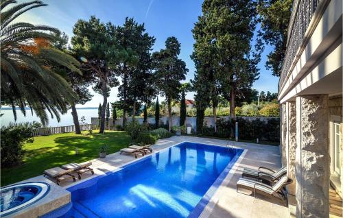 Villa Diocletian, Split (photo 5)
