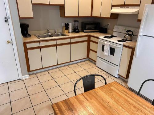 The Groovy Getaway on Garfield The Groovy Getaway on Garfield