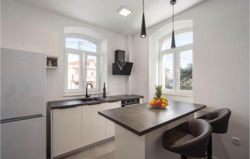 Stunning Apartment In Split With Wifi, Сплит (фото 5)