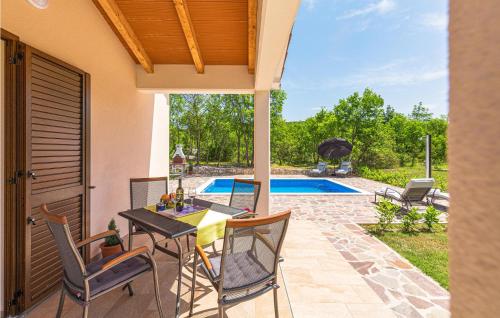 Peldbaseins, Amazing Home In Trget in Brgod