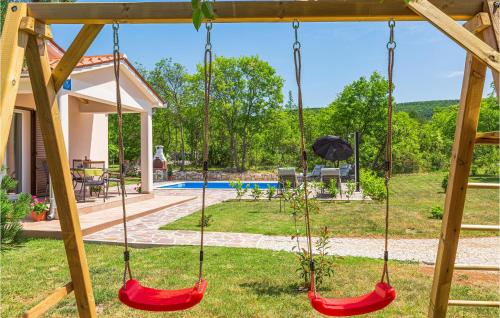 Dārzs, Amazing Home In Trget in Brgod