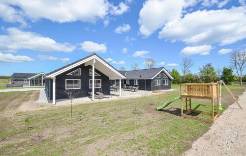 Viesnīcas āriene, 8 Bedroom Beautiful Home In Grenaa in Alsrode