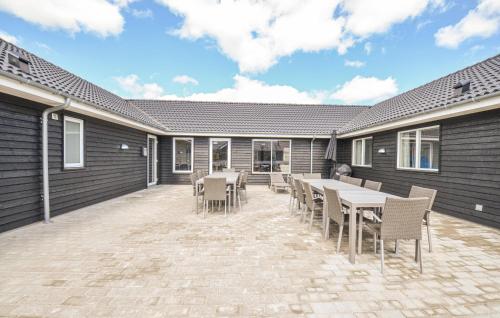 Viesnīcas āriene, 8 Bedroom Beautiful Home In Grenaa in Alsrode