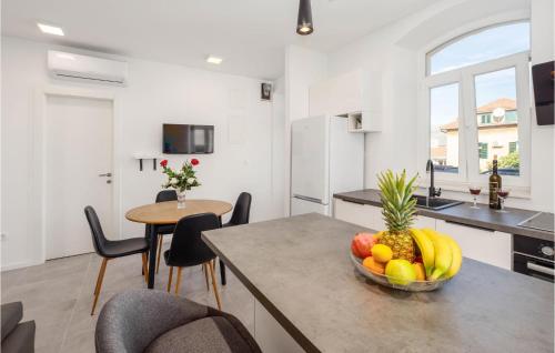 Stunning Apartment In Split With Wifi, Сплит (фото 9)