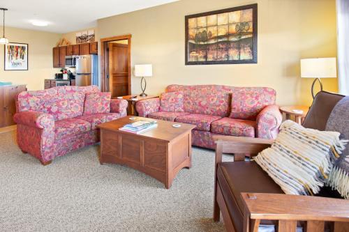 Soaring Eagle 203 Next To Slopes Underground Parking Hot Tubs Locker in Snowshoe, USA