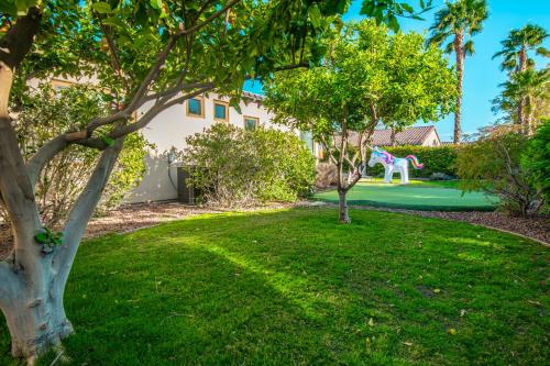 5BR Resort Style Entertainer w Pool Spa & BBQ in Indio, USA