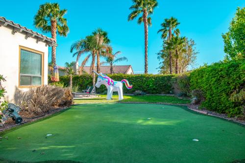 5BR Resort Style Entertainer w Pool Spa & BBQ in Indio, USA