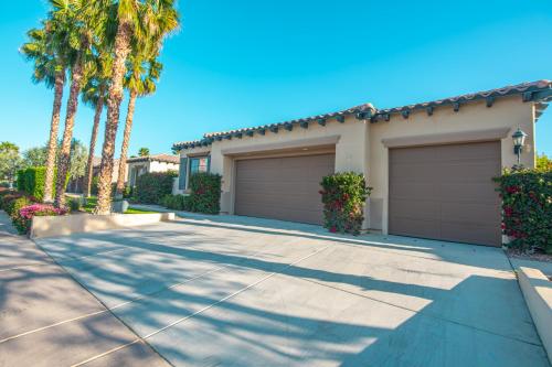 5BR Resort Style Entertainer w Pool Spa & BBQ in Indio, USA
