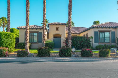 5BR Resort Style Entertainer w Pool Spa & BBQ in Indio, USA