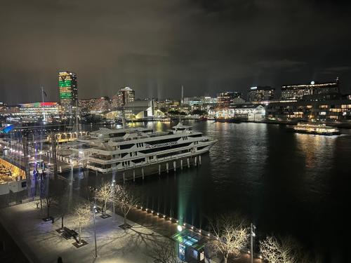 Absolute Waterfront Retreat in Barangaroo! - image 2