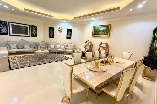 4Bedrooms Luxurious Furnished plus Big Majlis 4Bedrooms Luxurious Furnished plus Big Majlis
