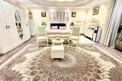 4Bedrooms Luxurious Furnished plus Big Majlis 4Bedrooms Luxurious Furnished plus Big Majlis