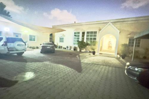 4Bedrooms Luxurious Furnished plus Big Majlis 4Bedrooms Luxurious Furnished plus Big Majlis