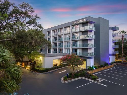 DoubleTree by Hilton Hilton Head Island - Tap to explore photos