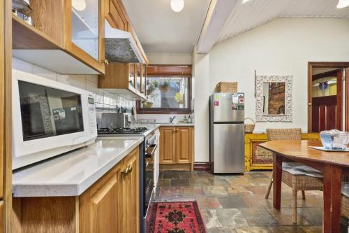 Carlton Heritage Home Explore Melbourne s Heart