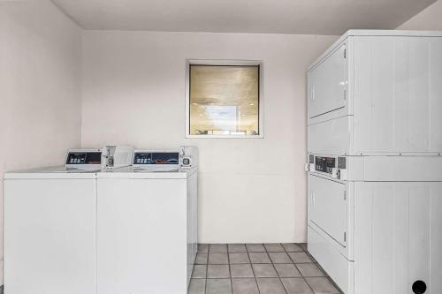 Econo Lodge Stockton near I-5 Fairgrounds Econo Lodge Stockton near I-5 Fairgrounds